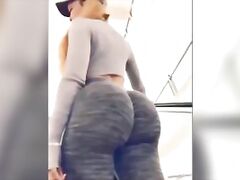 Juicy candid butt in Leggings