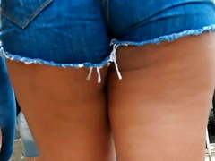 Moreninha gostosinha de shortinho Nice ass Brunette shorts